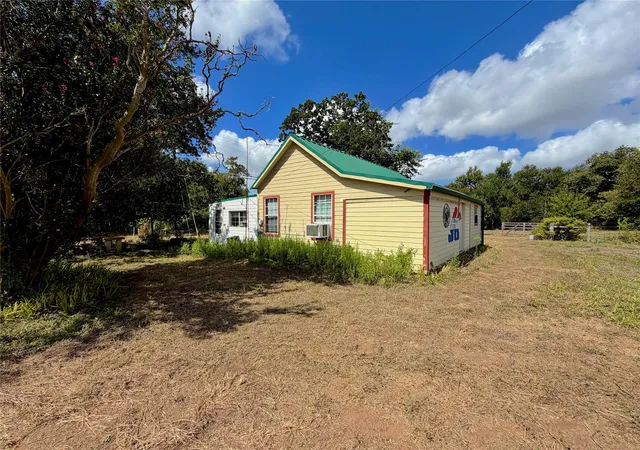 Photo 2 of Single family home for sale at 8947 S Fm 1915, Davilla, TX 76523 | MLS# 2720471 | Listing updated on 2026-09-16