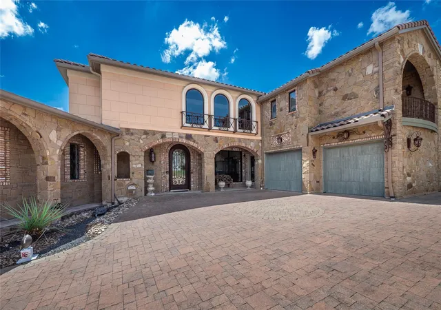 Photo 1 of Single family home for sale at 12925 Luna Montana Way S, Austin, TX 78732 | MLS# 1072845 | Listing updated on 2026-09-18