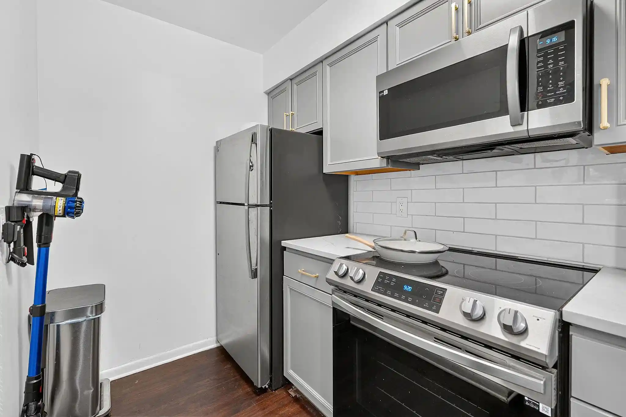 Listing Photo 2 - Condo for sale in 2408 Longview St located at 2408 Longview St, Austin, TX 78705 - Unit #109