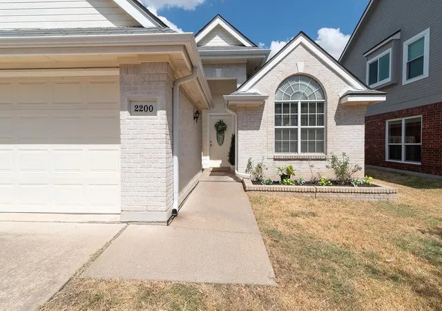 Photo 2 of Sale Pending at 2200 Grove Dr, Round Rock, TX 78681 | MLS# 5656675 | Listing updated on 2026-09-23