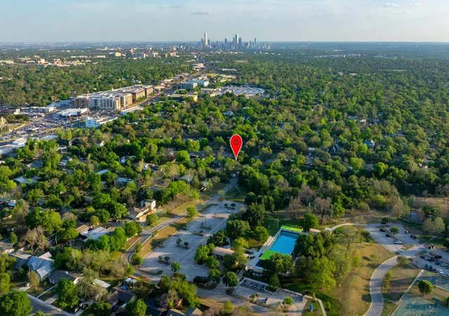 Photo 4 of Single family home for sale at 6903 Ardath St, Austin, TX 78757 | MLS# 8536832 | Listing updated on 2026-10-10