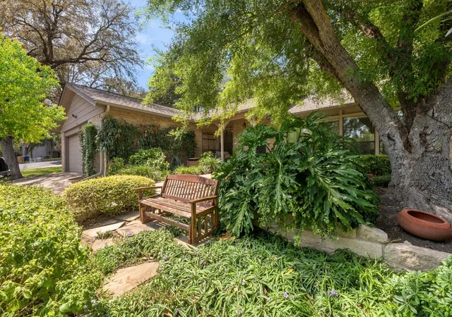 Single family home for sale at 1904 Stoneridge Rd, Austin, TX 78746 | MLS# 6686430