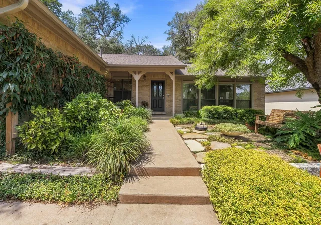 Photo 2 of Single family home for sale at 1904 Stoneridge Rd, Austin, TX 78746 | MLS# 6686430 | Listing updated on 2026-10-03