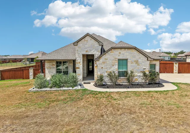 Photo 1 of Single family home for sale at 285 Chisholm Trl, Bastrop, TX 78602 | MLS# 5412861 | Listing updated on 2026-10-10