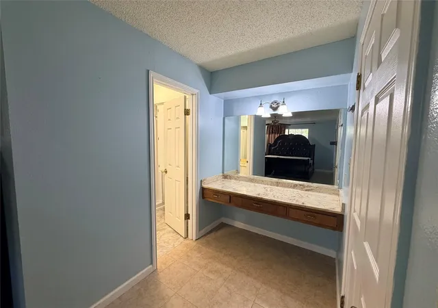 Photo 3 of Single family home for sale at 2800 Robin Rd, Manchaca, TX 78652 | MLS# 2606857 | Listing updated on 2026-09-16