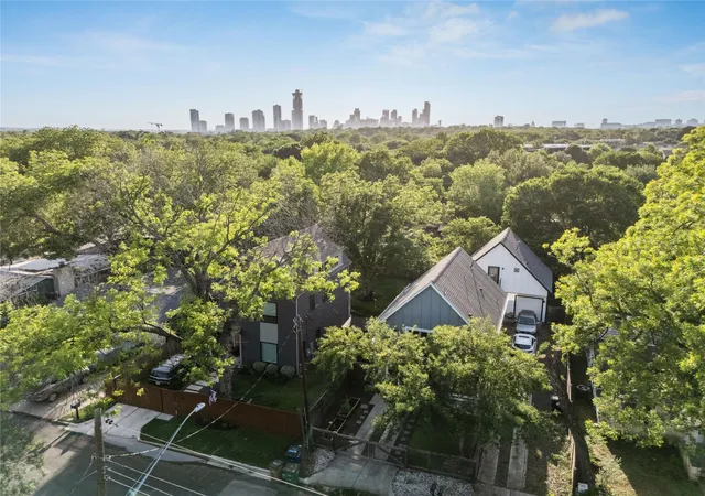 Photo 3 of Single family home for sale at 906 Linden St #A, Austin, TX 78702 | MLS# 3448898 | Listing updated on 2026-09-25