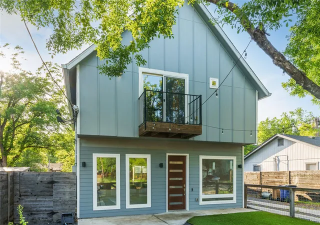 Photo 4 of Single family home for sale at 906 Linden St #A, Austin, TX 78702 | MLS# 3448898 | Listing updated on 2026-09-25