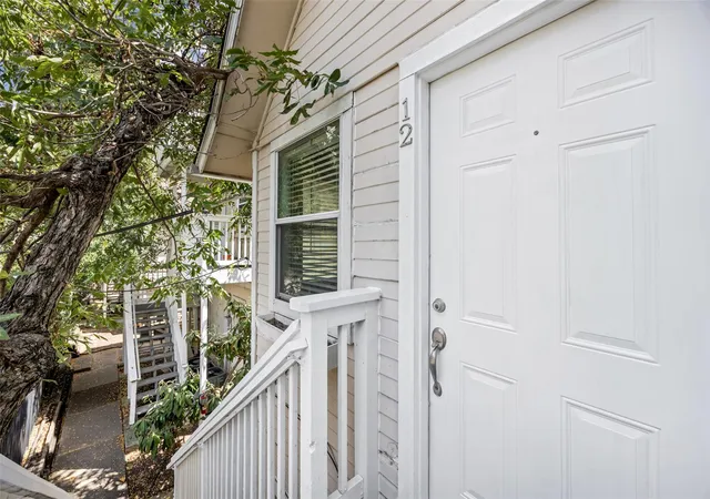 Listing Photo 5 - Condo for sale in building located at 1110 W 22Nd St, Austin, TX 78705 - Unit #12