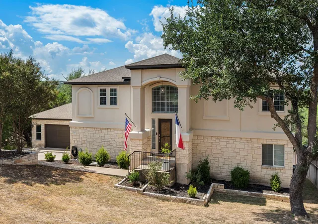 Photo 2 of Single family home for sale at 21007 Deede Dr, Lago Vista, TX 78645 | MLS# 8619592 | Listing updated on 2026-09-19