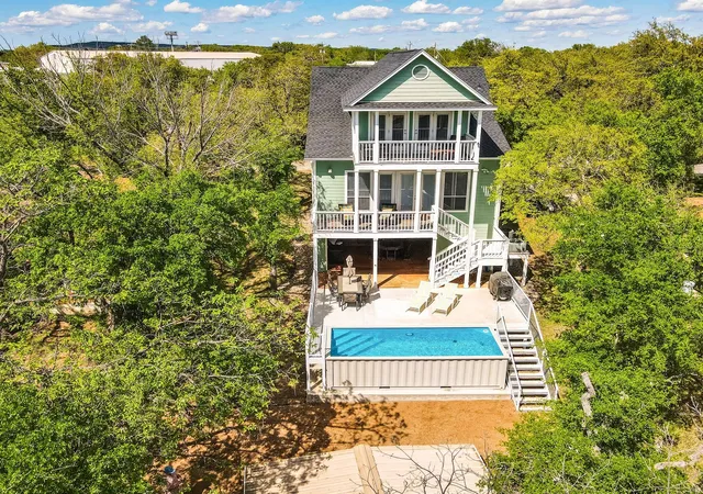 Photo 1 of Single family home for sale at 1943 Glencove Dr, Kingsland, TX 78639 | MLS# 2655598 | Listing updated on 2026-09-17