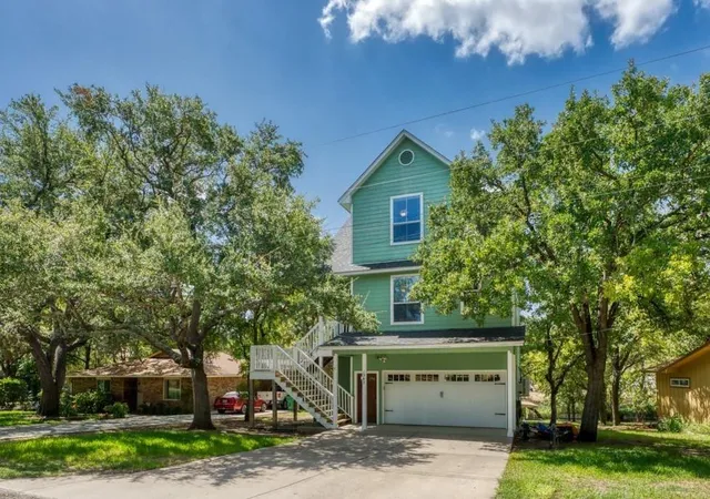 Photo 2 of Single family home for sale at 1943 Glencove Dr, Kingsland, TX 78639 | MLS# 2655598 | Listing updated on 2026-09-17