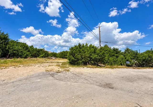 Photo 4 of Sale Pending at 10011 Janet Loop, Dripping Springs, TX 78620 | MLS# 5103272 | Listing updated on 2026-10-01