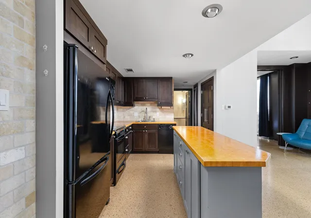 Listing Photo 5 - Condo for sale in building located at 1801 Lavaca St, Austin, TX 78701 - Unit #15M