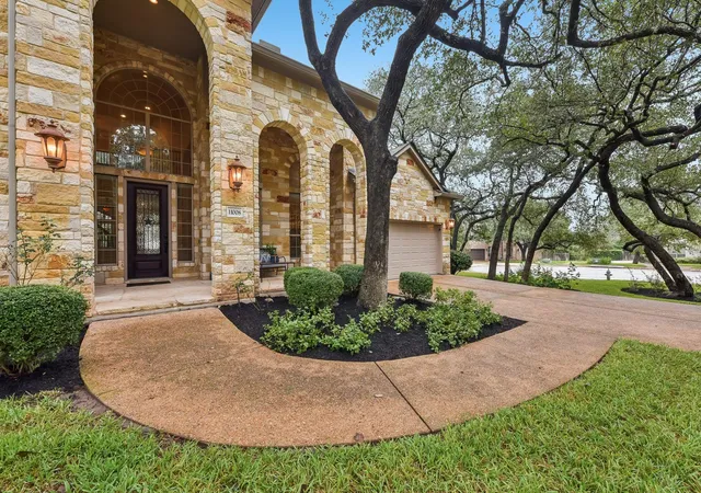 Photo 2 of Single family home for sale at 11008 Sierra Ridge Ct, Austin, TX 78739 | MLS# 8113103 | Listing updated on 2026-10-08