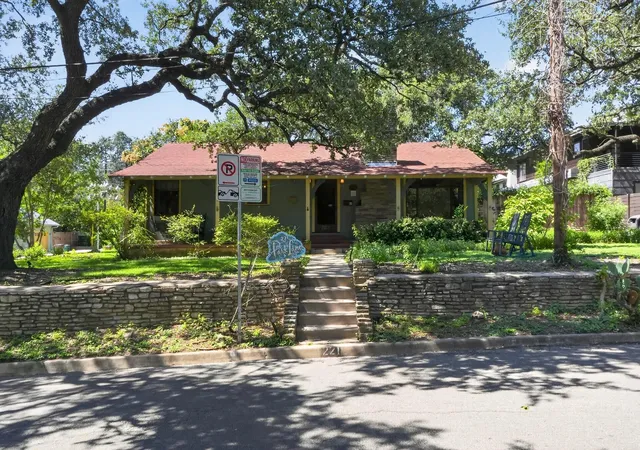 Single family home for sale at 221 Park Ln, Austin, TX 78704 | MLS# 2213791