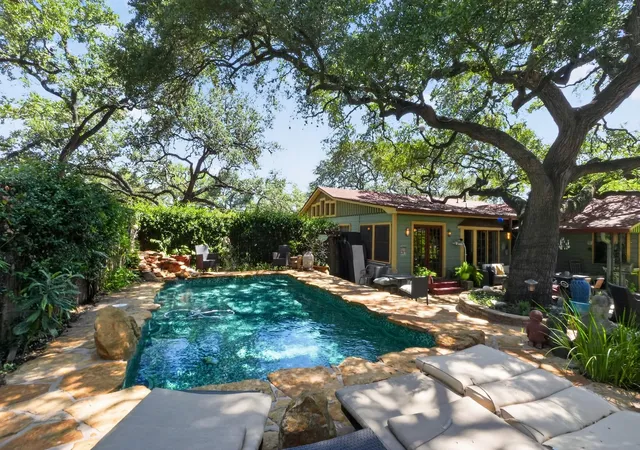 Photo 2 of Single family home for sale at 221 Park Ln, Austin, TX 78704 | MLS# 2213791 | Listing updated on 2026-10-07