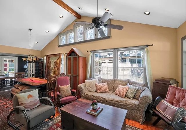 Photo 4 of Single family home for sale at 221 Park Ln, Austin, TX 78704 | MLS# 2213791 | Listing updated on 2026-10-26