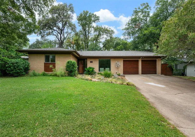Single family home for sale at 1721 Deerfield Dr, Austin, TX 78741 | MLS# 2835282 | Listing updated on 2026-09-12
