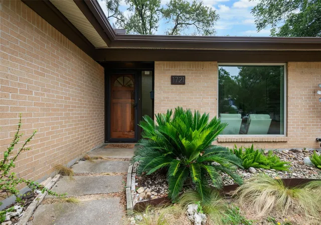 Single family home for sale at 1721 Deerfield Dr, Austin, TX 78741 | MLS# 2835282 | Listing updated on 2026-09-12