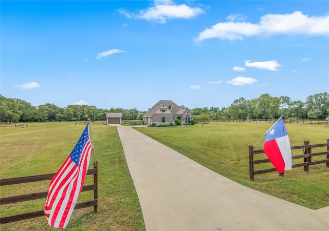 Photo 2 of Single family home for sale at 9600 Shadow Crk Trl, Hearne, TX | MLS# 1513519 | Listing updated on 2026-10-05
