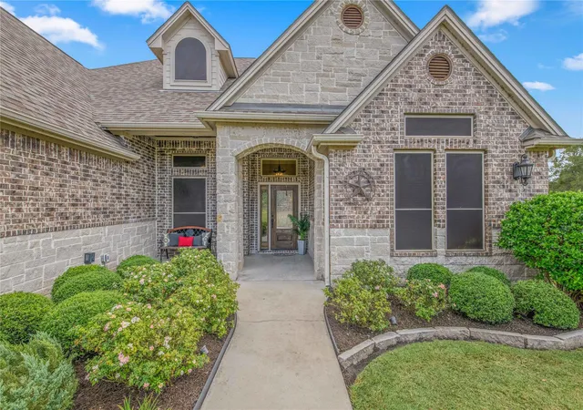 Photo 3 of Single family home for sale at 9600 Shadow Crk Trl, Hearne, TX | MLS# 1513519 | Listing updated on 2026-10-05