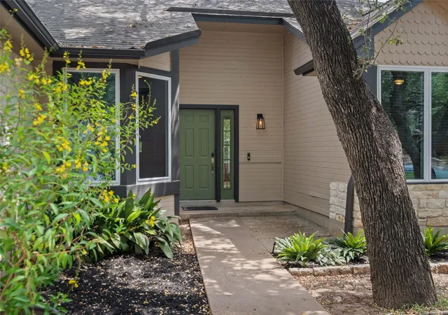 Photo 3 of Single family home for sale at 13201 Briar Holw Dr, Austin, TX 78729 | MLS# 7422128 | Listing updated on 2026-10-01