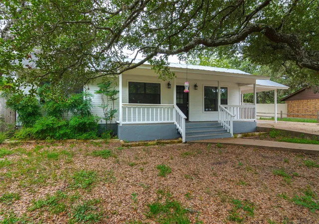 Photo 3 of Single family home for sale at 1400 Lazy Crk Ln, Blanco, TX 78606 | MLS# 7837875 | Listing updated on 2026-09-21