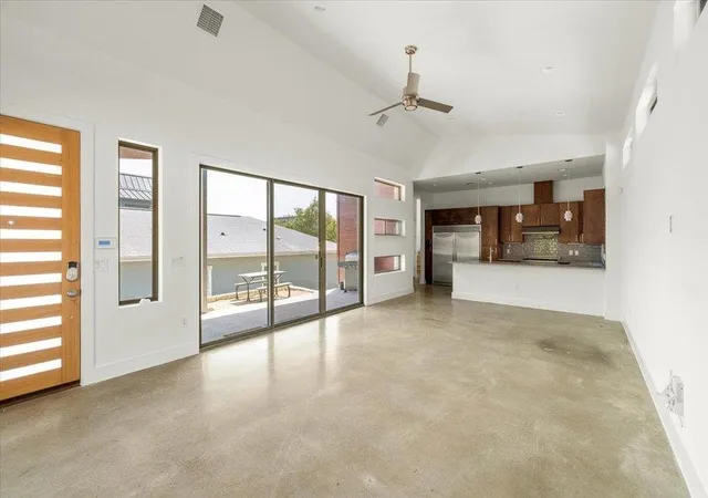 Photo 4 of Single family home for sale at 2501 E 9th Street, Austin, TX 78702 | MLS# 5573935 | Listing updated on 2026-10-06