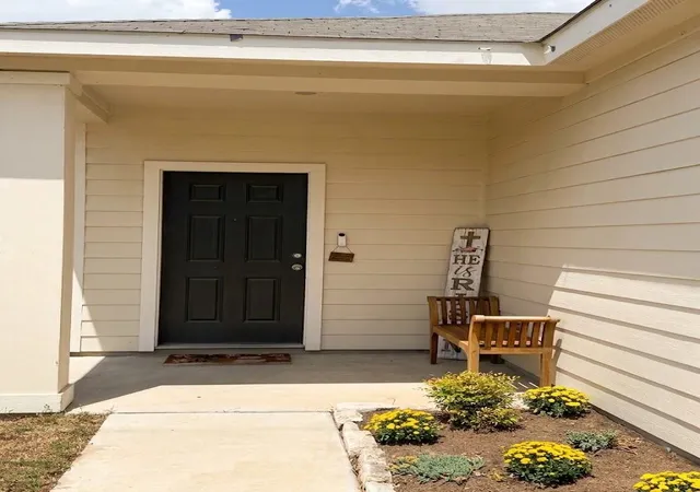 Photo 2 of Single family home for sale at 225 Comancheros Rd, Jarrell, TX 76537 | MLS# 5416145 | Listing updated on 2026-09-12