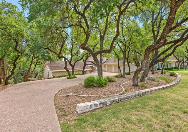 Photo 2 of Single family home for sale at 224 Hurst Crk Rd, Lakeway, TX 78734 | MLS# 2748918 | Listing updated on 2026-10-09