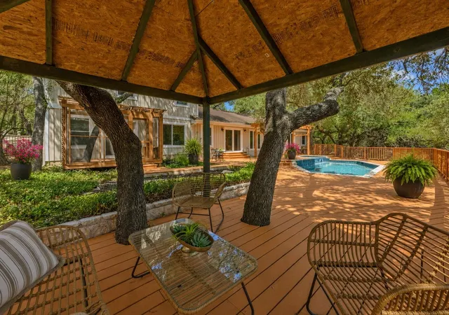 Photo 1 of Single family home for sale at 224 Hurst Crk Rd, Lakeway, TX 78734 | MLS# 2748918 | Listing updated on 2026-10-09