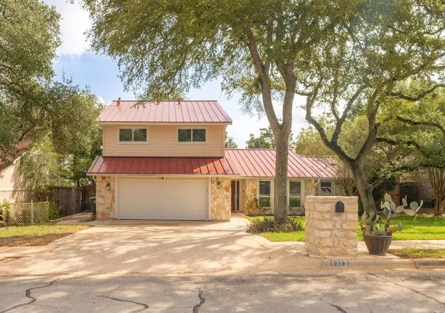 Photo 2 of Single family home for sale at 1317 Wilson Hts Dr, Austin, TX 78746 | MLS# 9068033 | Listing updated on 2026-10-01