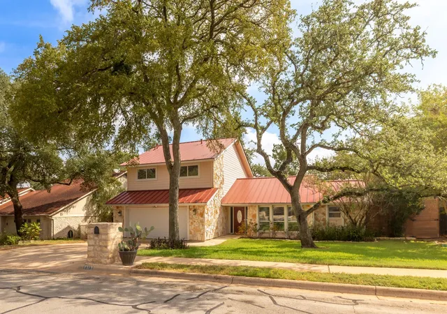 Photo 3 of Single family home for sale at 1317 Wilson Hts Dr, Austin, TX 78746 | MLS# 9068033 | Listing updated on 2026-10-01