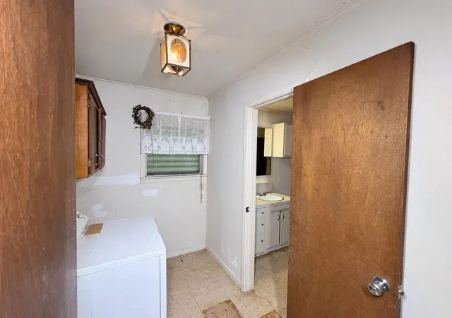 Photo 3 of Single family home for sale at 300 Elm S, Cameron, TX 76520 | MLS# 9071480 | Listing updated on 2026-10-05
