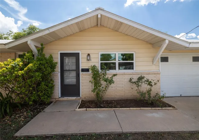 Photo 2 of Single family home for sale at 1611 Wheless Ln, Austin, TX 78723 | MLS# 9082433 | Listing updated on 2026-09-14