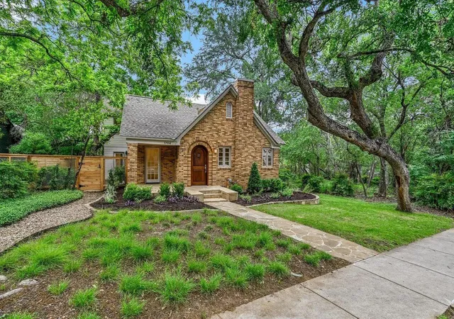 Photo 2 of Single family home for sale at 1704 Travis Hts Blvd, Austin, TX 78704 | MLS# 1571751 | Listing updated on 2026-09-27