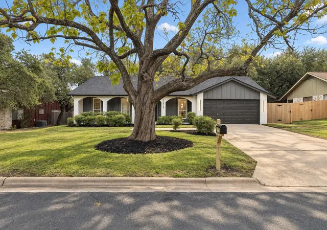 Photo 2 of Single family home for sale at 11819 Highland Oaks Trl, Austin, TX 78759 | MLS# 7629058 | Listing updated on 2026-10-28