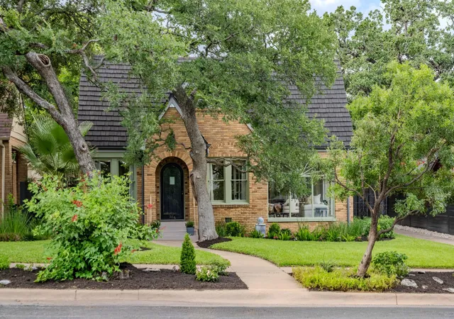 Single family home for sale at 106 Laurel Ln, Austin, TX 78705 | MLS# 6801877