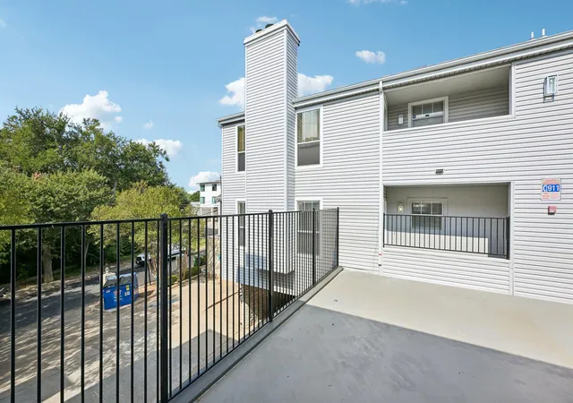 Listing Photo 4 - Condo for sale in building located at 2520 Quarry Rd, Austin, TX 78703 - Unit #202