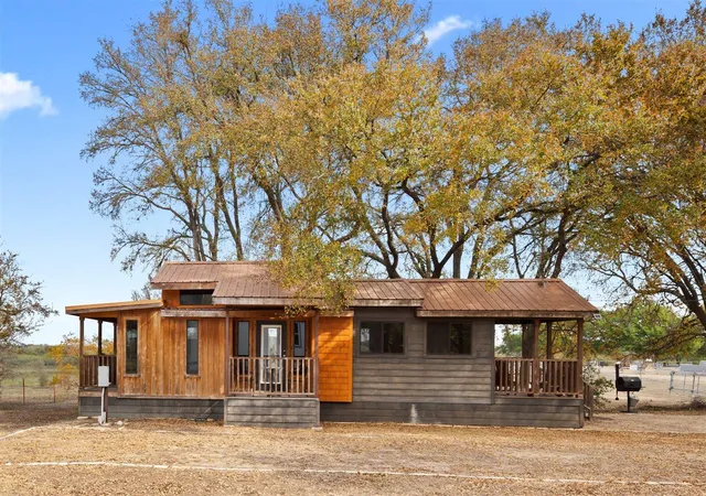Photo 3 of House for sale at 250-300 Park Ave, Martindale, TX | MLS# 2549720 | Listing updated on 2026-09-16