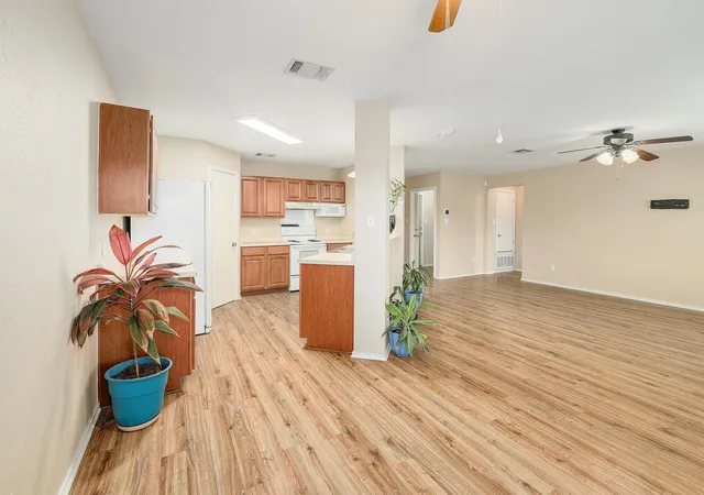 Photo 4 of Single family home for sale at 229 Phillips St, Hutto, TX 78634 | MLS# 7839193 | Listing updated on 2026-09-28