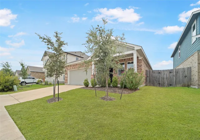 Photo 4 of Single family home for sale at 432 Chaste Tree Dr, San Marcos, TX 78666 | MLS# 6632420 | Listing updated on 2026-09-12