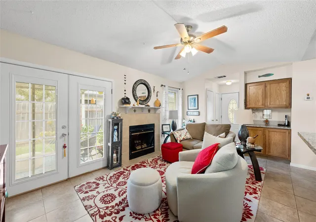 Listing Photo 4 - Condo for sale in building located at 3621 Leafield Dr, Austin, TX 78749