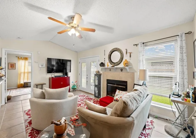 Listing Photo 5 - Condo for sale in building located at 3621 Leafield Dr, Austin, TX 78749