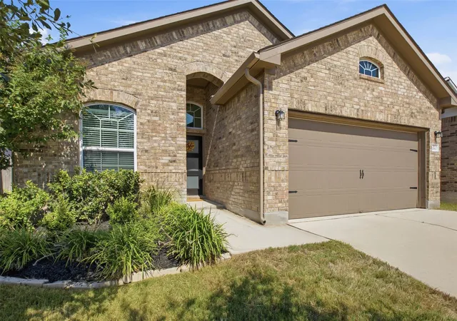 Photo 1 of Single family home for sale at 1061 Blue Oak Blvd, San Marcos, TX 78666 | MLS# 3220441 | Listing updated on 2026-10-07