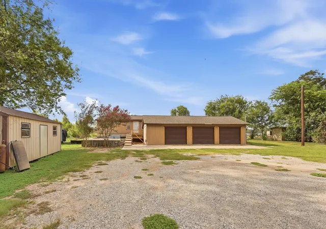 Photo 3 of Manufactured home for sale at 10100 Varisco Ln, Bryan, TX 77807 | MLS# 6073495 | Listing updated on 2026-09-28