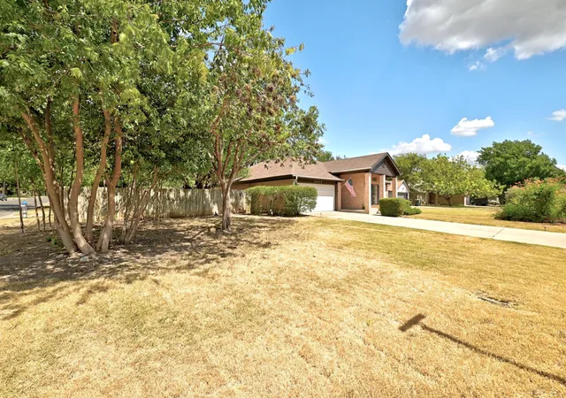 Photo 3 of Single family home for sale at 1701 E 19th Street, Georgetown, TX 78626 | MLS# 2191234 | Listing updated on 2026-09-24
