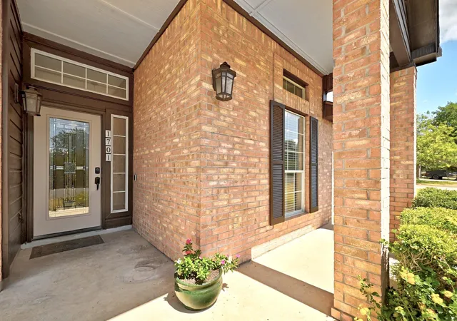 Photo 4 of Single family home for sale at 1701 E 19th Street, Georgetown, TX 78626 | MLS# 2191234 | Listing updated on 2026-09-24