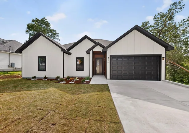 Photo 3 of Single family home for sale at 137 N Pohakea Dr, Bastrop, TX 78602 | MLS# 1057288 | Listing updated on 2026-09-12