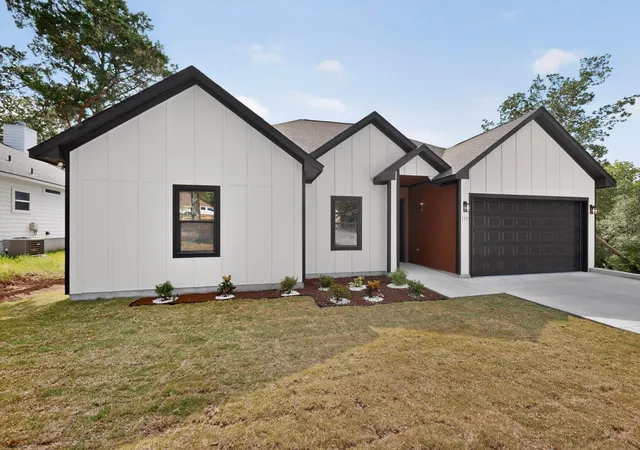 Photo 3 of Single family home for sale at 137 N Pohakea Dr, Bastrop, TX 78602 | MLS# 1057288 | Listing updated on 2026-09-12